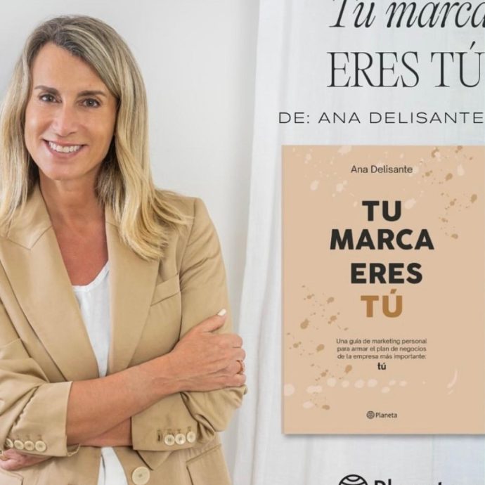 Ana Delisante autora del libro "Tu Marca eres tú"
